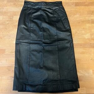 Elegant Vintage Bermans Black Leather Skirt